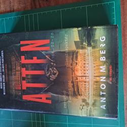 Billede af bogen De atten Billede af bogen De atten