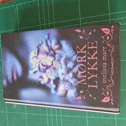 Billede af bogen Mørk lykke