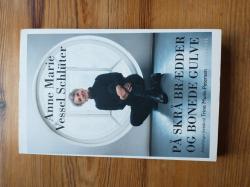 Billede af bogen På skrå brædder og bonede gulve