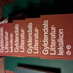 Billede af bogen Gyldendals litteraturleksikon 1-4