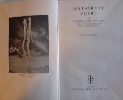 Billede af bogen Mechanics of flight