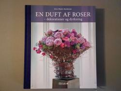 Billede af bogen En DUFT aAF ROSER - dekorationer og dyrkning
