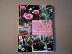 Billede af bogen Plantearrangementer til have og terrasse