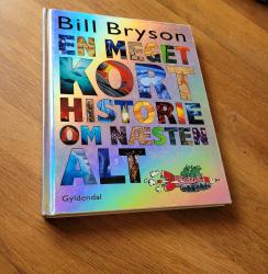 Billede af bogen En meget kort historie om næsten alt