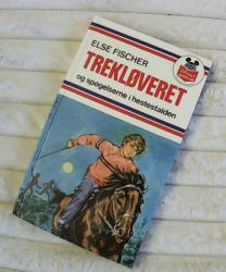 Billede af bogen Trekløveret og spøgelserne i hestestalden Billede af bogen Trekløveret og spøgelserne i hestestalden