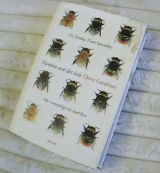 Billede af bogen Humlen ved det hele - Mit eventyrlige liv med bier