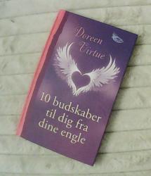 Billede af bogen 10 budskaber til dig fra dine engle Billede af bogen 10 budskaber til dig fra dine engle