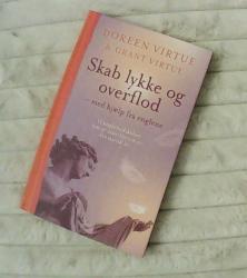 Billede af bogen Skab lykke og overflod  - med hjælp fra englene