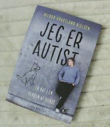 Billede af bogen Jeg er autist - En kat i en verden af hunde Billede af bogen Jeg er autist - En kat i en verden af hunde