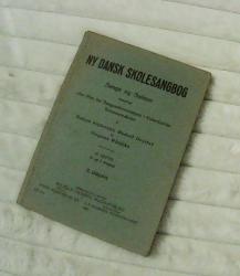 Billede af bogen Ny dansk skolesangbog Billede af bogen Ny dansk skolesangbog