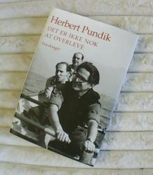 Billede af bogen Det er ikke nok at overleve Billede af bogen Det er ikke nok at overleve