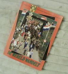 Billede af bogen De Wereld Wandelt Billede af bogen De Wereld Wandelt