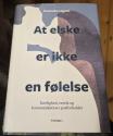 Billede af bogen At elske er ikke en følelse. Kærlighed, erotik og kommunikation i parforholdet.