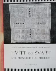 Billede af bogen Hvitt og Svart - Nye mønster for broderi Billede af bogen Hvitt og Svart - Nye mønster for broderi