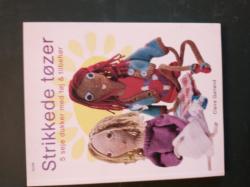 Billede af bogen Strikkede tøzer - 5 seje dukker med tøj & tilbehør