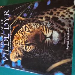 Billede af bogen På sporet af de vilde dyr