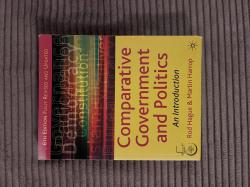 Billede af bogen Comparative Government and Politics