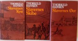 Billede af bogen Slavernes Kyst. Slavernes skibe. Slavernes øer. 3 bind Billede af bogen Slavernes Kyst. Slavernes skibe. Slavernes øer. 3 bind