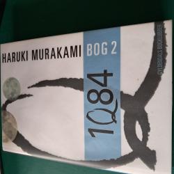 Billede af bogen 1Q84 Bog 2. Billede af bogen 1Q84 Bog 2.
