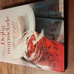 Billede af bogen Dejlig marmelade. Syltetøj og gel?