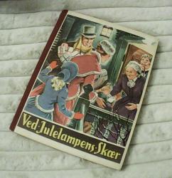 Billede af bogen Ved julelampens skær - 1958