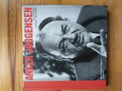 Billede af bogen Anker Jørgensen - min verden fortalt i billeder