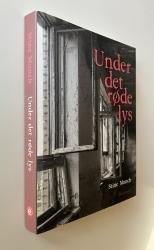 Billede af bogen Under det røde lys