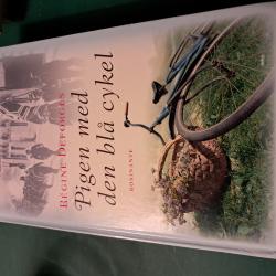 Billede af bogen Pigen med den blå cykel Billede af bogen Pigen med den blå cykel