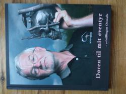 Billede af bogen Døren til mit eventyr - udstillingen Overalls.