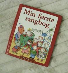 Billede af bogen Min første sangbog