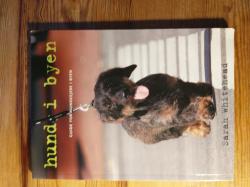 Billede af bogen Hund i byen - Guide for hundeejere i byen