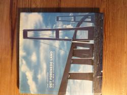 Billede af bogen Det forenede land. Fem år med Storebæltsbroen