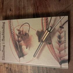 Billede af bogen Håndbog i fluebinding