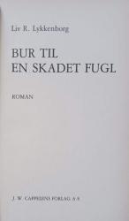 Billede af bogen Bur til en skadet fugl - roman