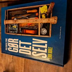 Billede af bogen Politikens store bog gør det selb