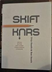 Billede af bogen Skift kurs. Sådan bliver den svære forandring nemmere. Billede af bogen Skift kurs. Sådan bliver den svære forandring nemmere.