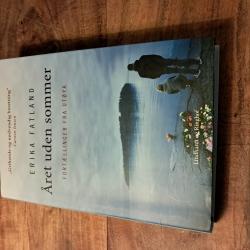 Billede af bogen Året uden sommer. Fortællinger fra Utøya.