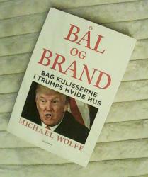 Billede af bogen Bål og brand - Bag kulisserne i Trumps Hvide Hus