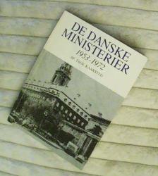 Billede af bogen De Danske Ministerier 1953-1972