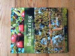 Billede af bogen Beskæring af havens træer og buske