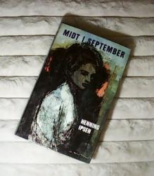 Billede af bogen Midt i september og noveller fra Kikkerne