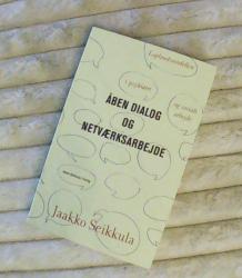 Billede af bogen Åben dialog og netværksarbejde - Laplandsmodellen i psykiatri og socialt arbejde