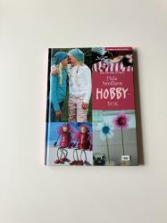 Billede af bogen Hele familiens hobbybok (Norsk) Billede af bogen Hele familiens hobbybok (Norsk)
