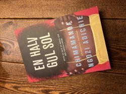 Billede af bogen En halv gul sol Billede af bogen En halv gul sol