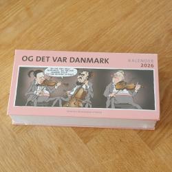 Billede af bogen Og det var Danmark, kalender 2026, Morten Ingemann striber Billede af bogen Og det var Danmark, kalender 2026, Morten Ingemann striber