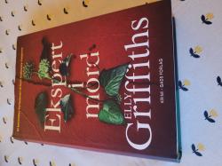 Billede af bogen Ekspert i mord